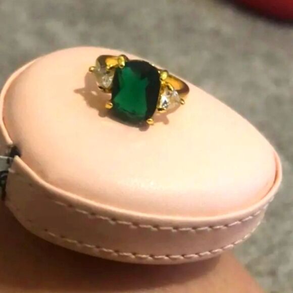 14k golden emrald green engagement ring sz 8 - Picture 4 of 10